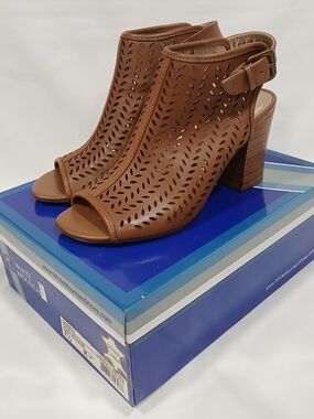 White Mountain Tan Open Toe Ankle Boots Leather 7.5M Die Cut Outs Ankle Strap